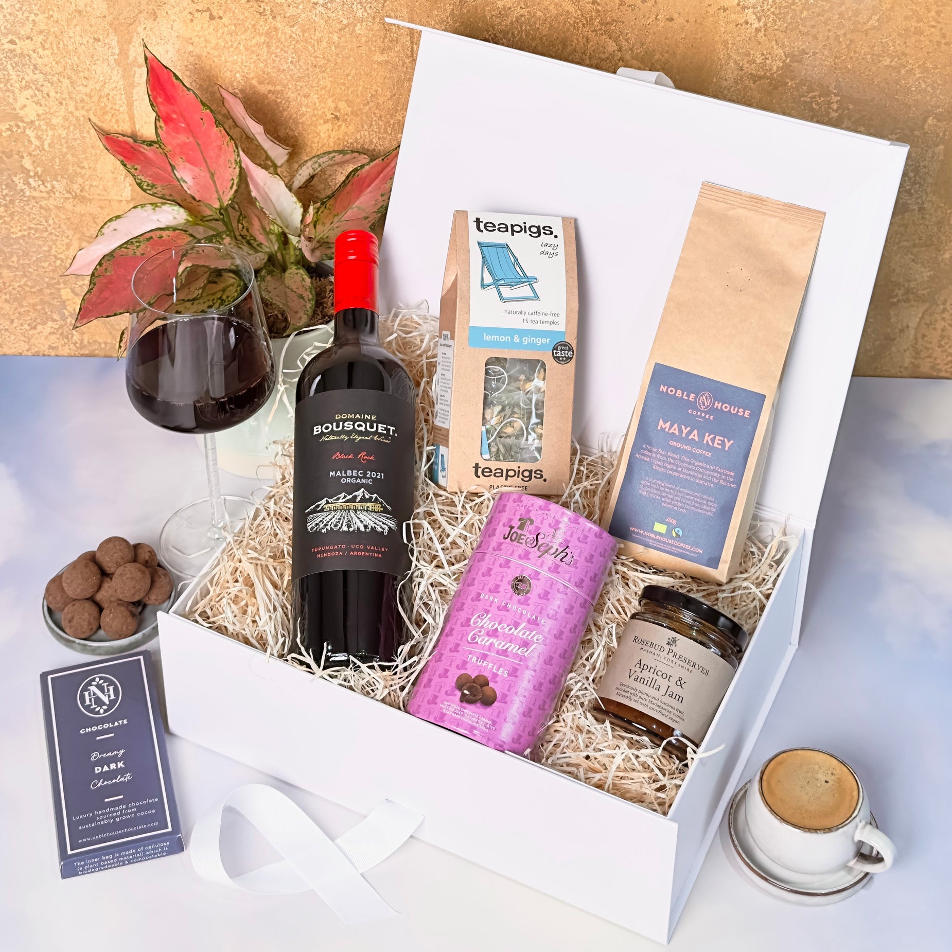 The Art of Corporate Gifting: Impress with Noble House Prepared's Premium Gift Hampers