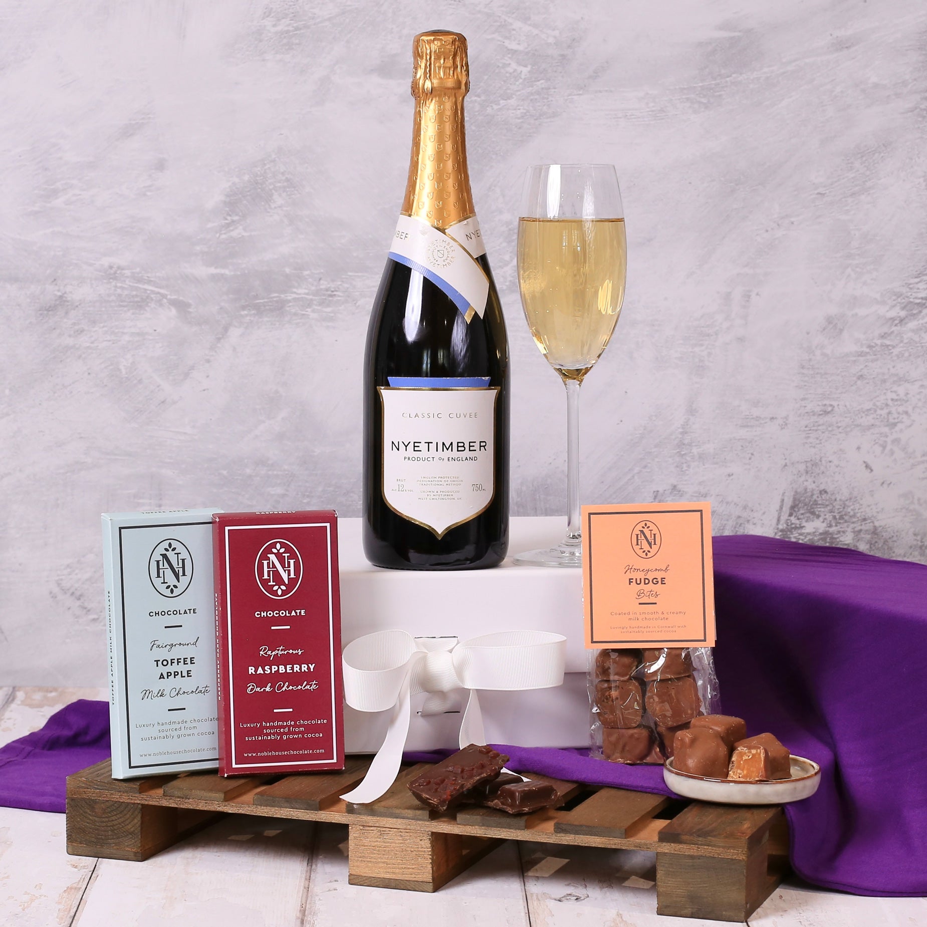 The English Sparkling Box: Nyetimber Fizz and Chocs!