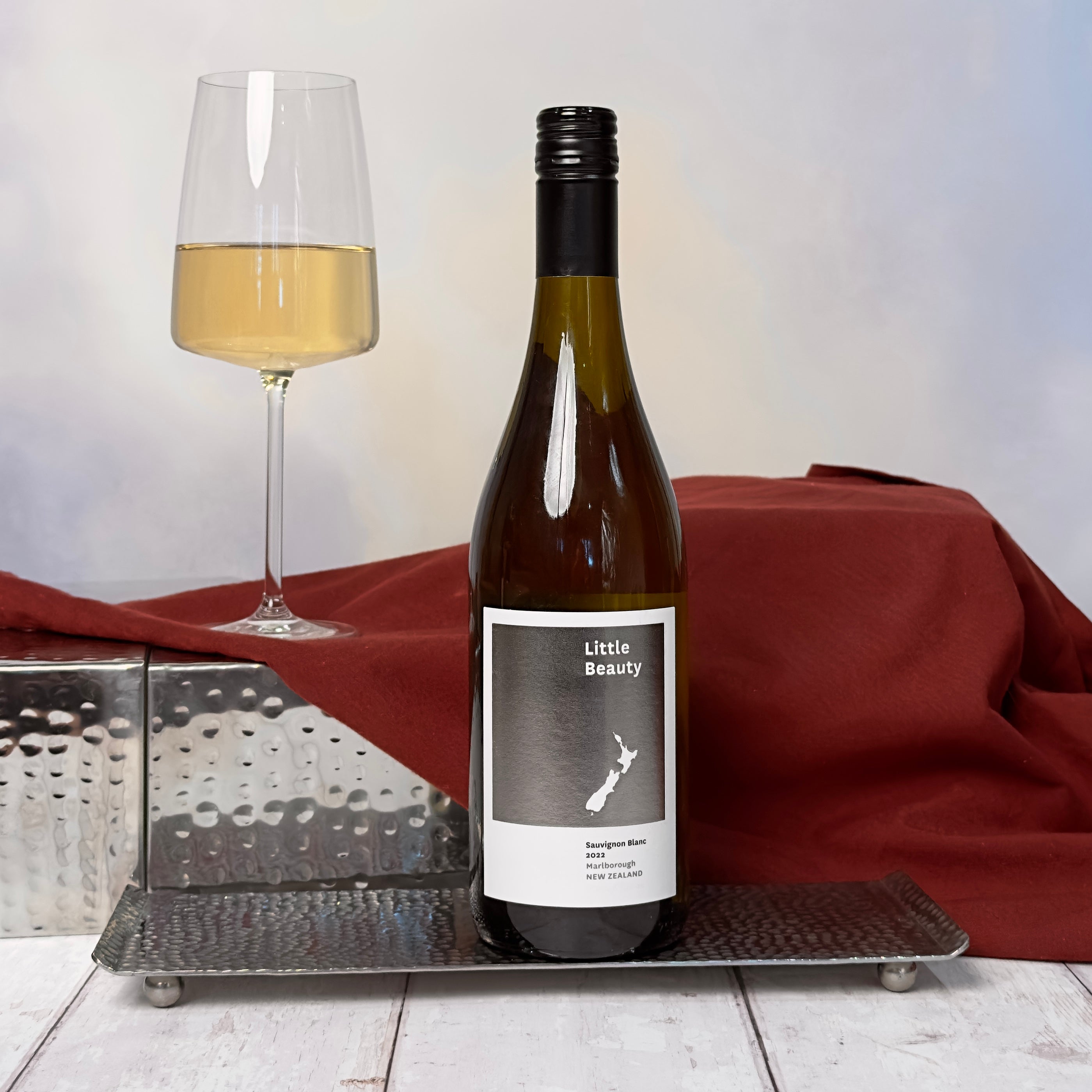 White Wine Gift Box: Sauvignon Blanc & Chocs!